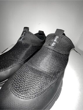 Frank Mully Men's Slip-On Knit Walk Shoes. BlackLightweight Weights Ounces. 8.5.